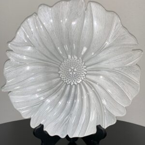 GLASS CHARGER PLATE WHITE FLOWER