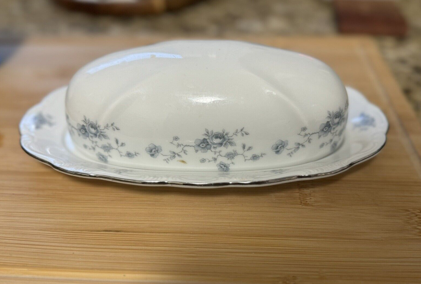 BlueGarlandButterDish00 BlueGarlandButterDish00